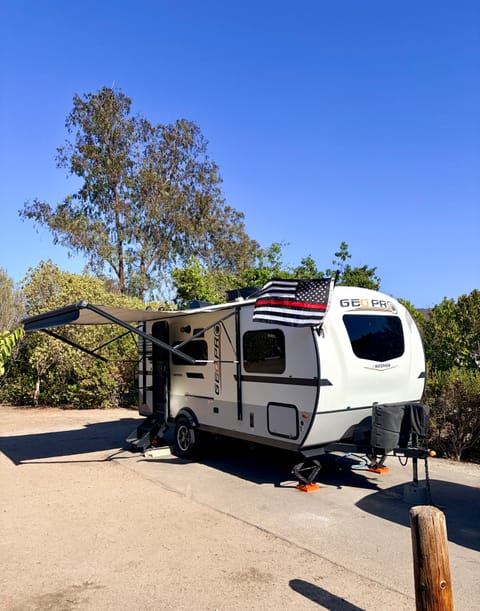 2020 Rockwood GeoPro 20’ with Slide Out, Easy Tow Towable trailer in Citrus Heights