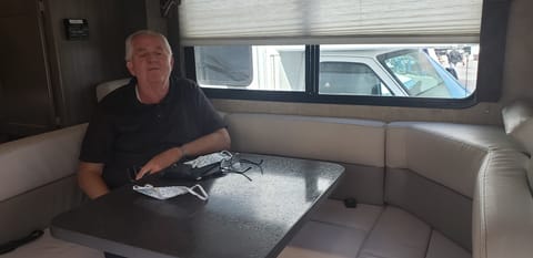 Adventure Awaits! 2019 Minnie Winnie 22ft – Cozy, Clean & Easy to Drive Drivable vehicle in Fountain Valley