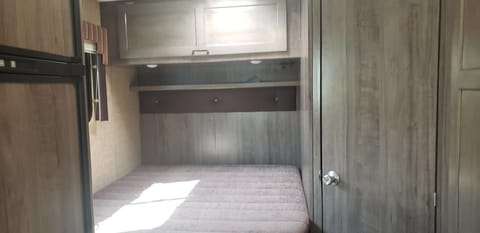 Adventure Awaits! 2019 Minnie Winnie 22ft – Cozy, Clean & Easy to Drive Drivable vehicle in Fountain Valley