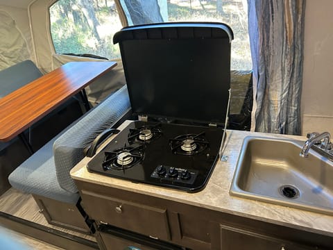 Hill Country Pop-up Camper Towable trailer in Schertz