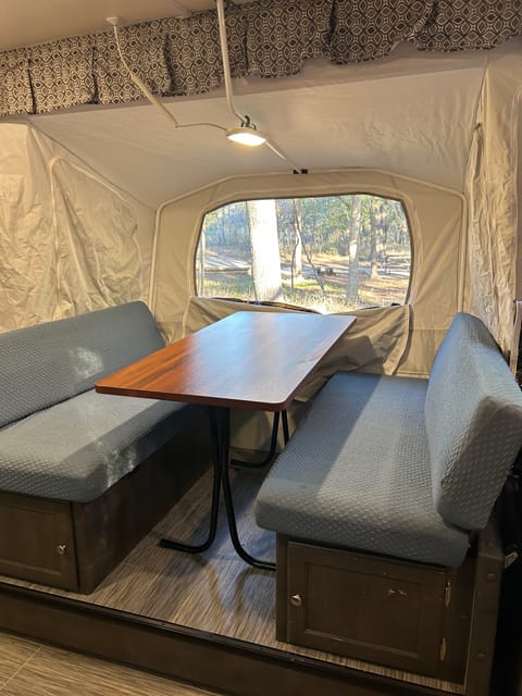 Hill Country Pop-up Camper Towable trailer in Schertz