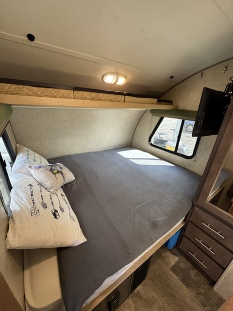 2015 R-Pod Hood River edition M179 Towable trailer in Rohnert Park