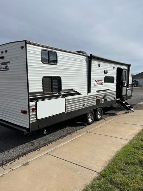 **Coleman Lantern 295QB** Towable trailer in Wolfforth