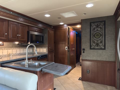 The Big Beautiful Motor Home Drivable vehicle in Lake Elsinore