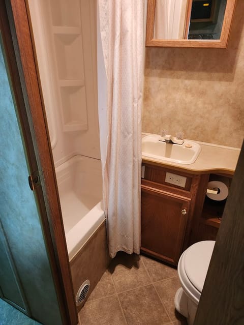 The Featherlite 2 Queen Beds Towable trailer in San Antonio