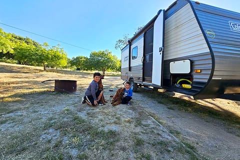 Dutchmen Coleman Lantern 17B (CWC1) Towable trailer in Temecula