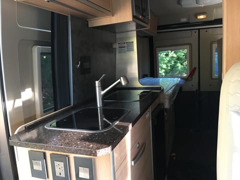 2019 Hymer Aktiv 2.0 with Roof Top Loft Véhicule routier in Pleasant Hill
