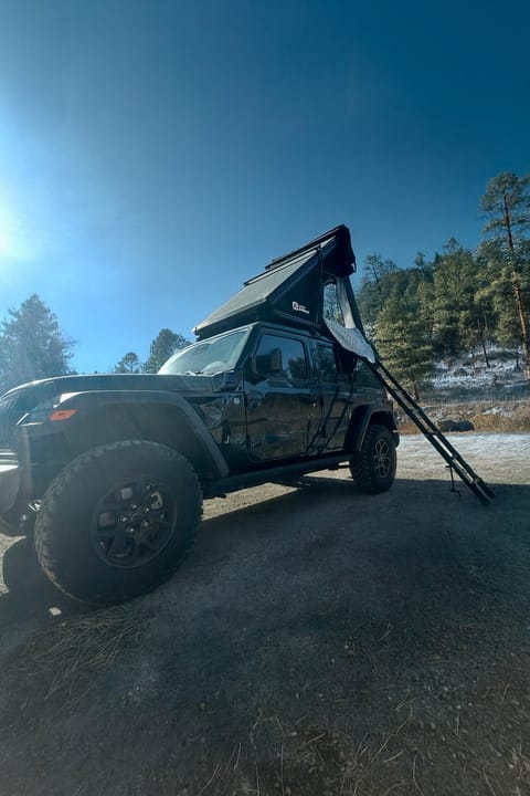 2025 Jeep wrangler 4xe with rooftop pop up tent RV in Applewood