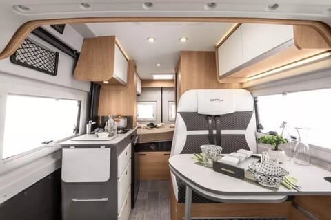 GIOTTILINE 54T - AUTOMATIC Campervan in Livingston