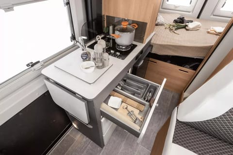 GIOTTILINE 54T - AUTOMATIC Campervan in Livingston