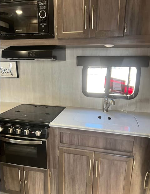 2022 Genesis Supreme Blazen Towable trailer in Pomona