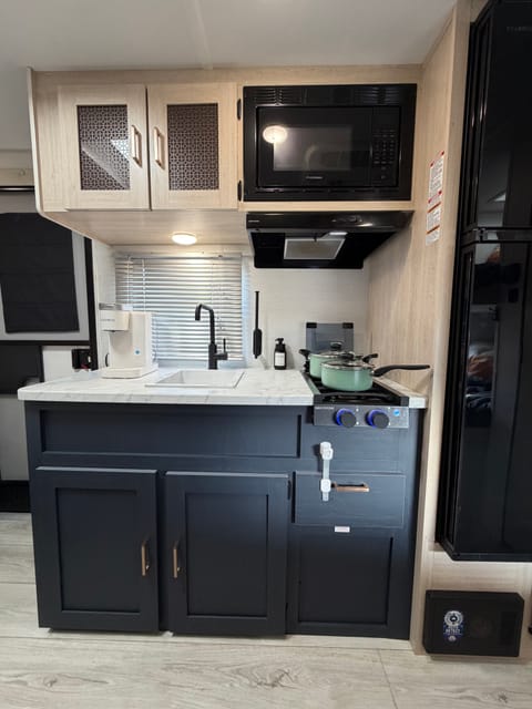 Brand NEW 21ft Forest River Primetime Avenger Light Weight Towable trailer in Eastvale