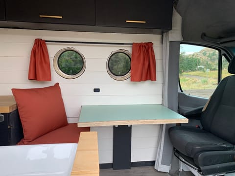 Stagecoach - Mercedes Sprinter Campervan in Englewood