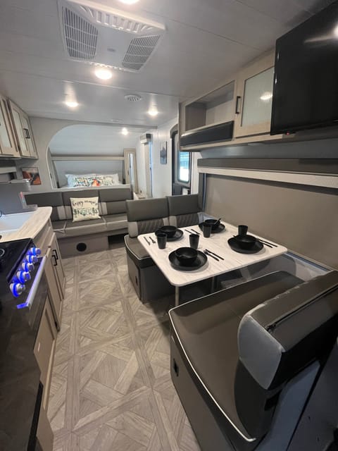 Brand New 29ft Forest River Salem Cruise Lite Towable trailer in Eastvale