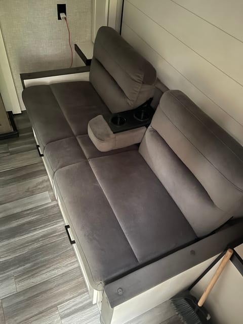 Cozy family camper for 8! Towable trailer in Gresham