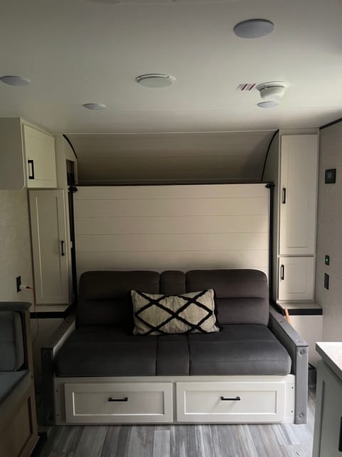 Cozy family camper for 8! Towable trailer in Gresham