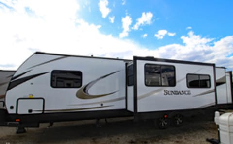 2019 Luxury Heartland Sundance with Two Separate Bedrooms! Towable trailer in Kelowna