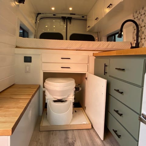 Daisy - Insulated for 4 Seasons! Campervan in Coeur dAlene