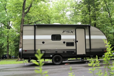 CADE your perfect camper for weekend getaway or long trip! Tráiler remolcable in Mansfield