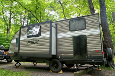 CADE your perfect camper for weekend getaway or long trip! Tráiler remolcable in Mansfield