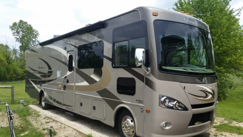 2016 Thor Motor Coach Hurricane Drivable vehicle in Canton