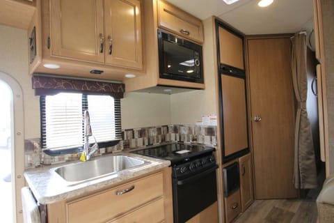2018 Thor Motor Coach Freedom Elite Véhicule routier in Fresno