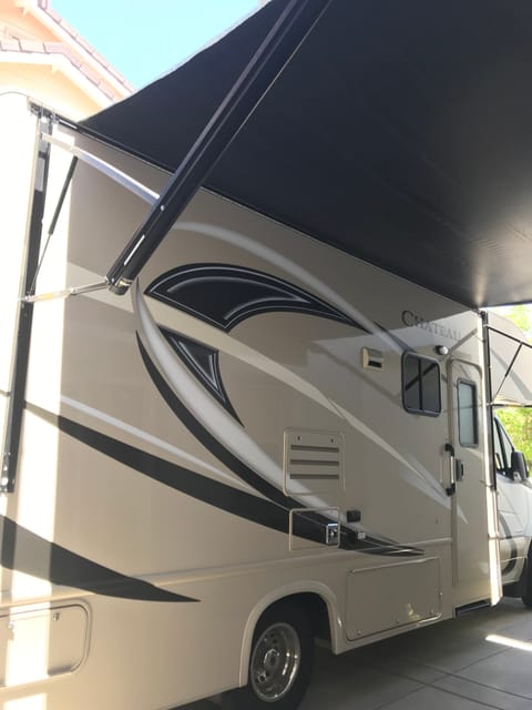 2017 Thor Motor Coach Chateau Drivable vehicle in San Ramon