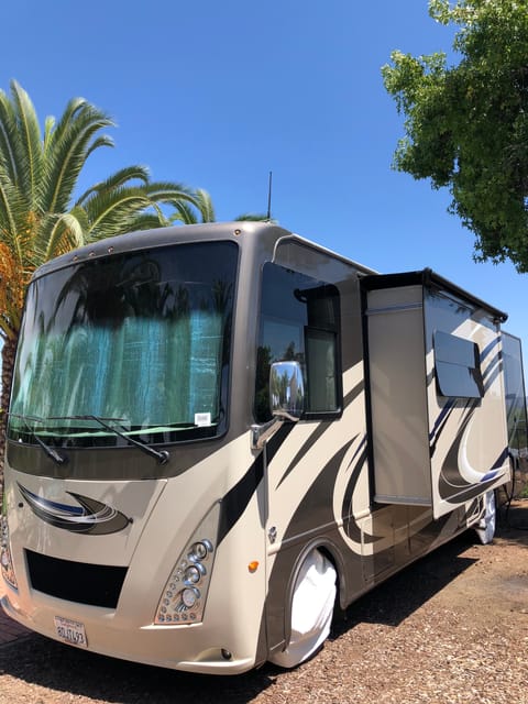 Class A Vacay (Sleeps 7+, Easy to Drive!) Drivable vehicle in Vista