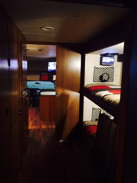 2016 Jayco Greyhawk (Bunkhouse) - 31FS - "Serenity" Drivable vehicle in Clermont