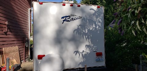 2006 Dutchmen Rainier Towable trailer in Silverdale