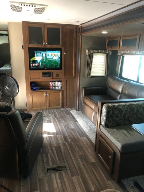 2018 Keystone Hideout Towable trailer in Commerce City