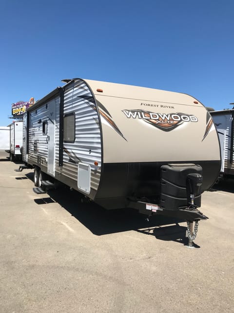 2018 Forest River Wildwood X-Lite Towable trailer in Hanford