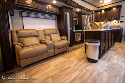 ALL Inclusive Fifth Wheel #1 Towable trailer in San Antonio