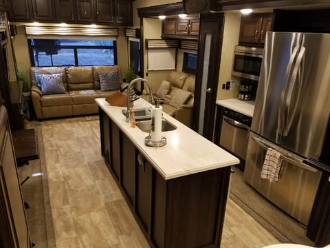 ALL Inclusive Fifth Wheel #1 Towable trailer in San Antonio