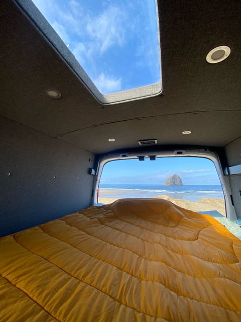 Adventure Camper Van w/ Stargazing Roof! Van aménagé in Troutdale