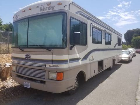1997 bounder Remorque tractable in Milpitas