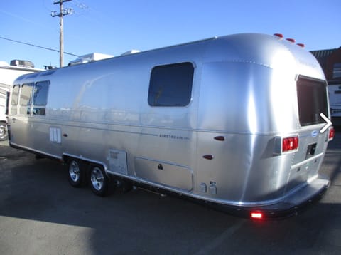 2011 Airstream Classic Limited Towable trailer in Maple Ridge