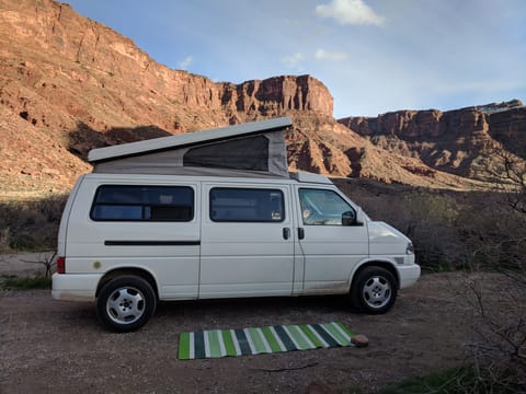 Cassidy - Volkswagen Eurovan Full Camper - NO PREP FEES / WEEKEND RENTALS Campervan in Lakewood