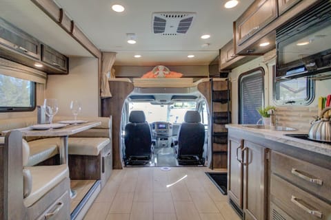 Jayco Melbourne 24L Drivable vehicle in Deerfield Beach