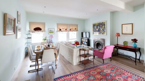 Master Curator Apartment in City of Westminster