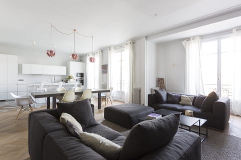 Avenue de Malakoff Apartment in Paris