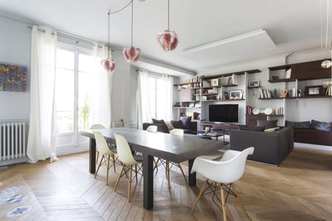 Avenue de Malakoff Apartment in Paris