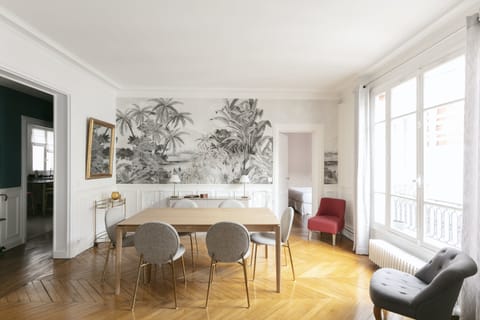 Rue Fourcroy Apartment in Paris