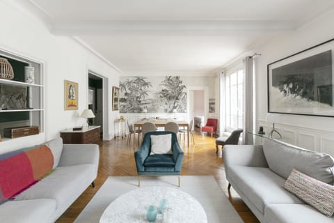 Rue Fourcroy Apartment in Paris