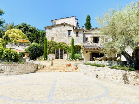 Polished & Painted Apartment in Saint Paul de Vence