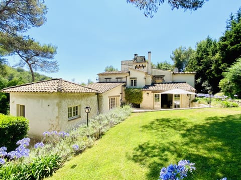 Polished & Painted Apartment in Saint Paul de Vence