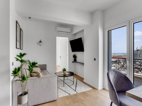 Elysian Haven Apartment in Thessaloniki