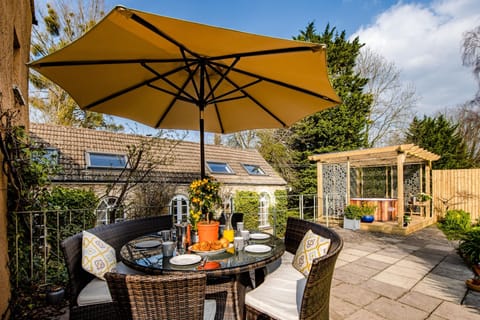 Tea, Flowers & Trees House in Stroud District