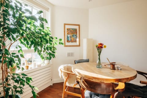 Pastoral Charm Apartment in London Borough of Hackney