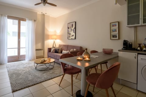 Aqua Dreamscape Apartment in Plaka